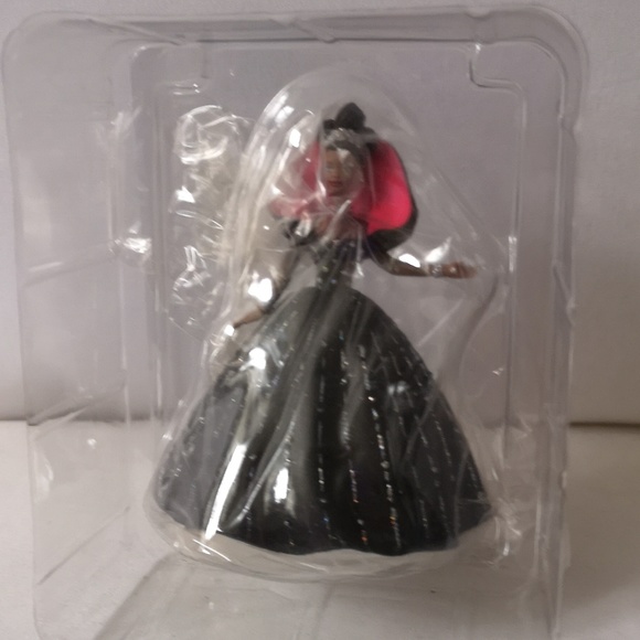 Vintage 1998 Hallmark "African-American Holiday Barbie" Ornament in Original Box - Picture 2 of 7